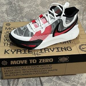 Kyrie 8, Men's Size 9/Women's 10.5